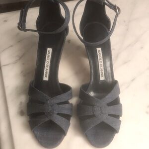 Manolo Blahnik - Medium Wash Denim Strappy Pumps size 7.5 New never worn